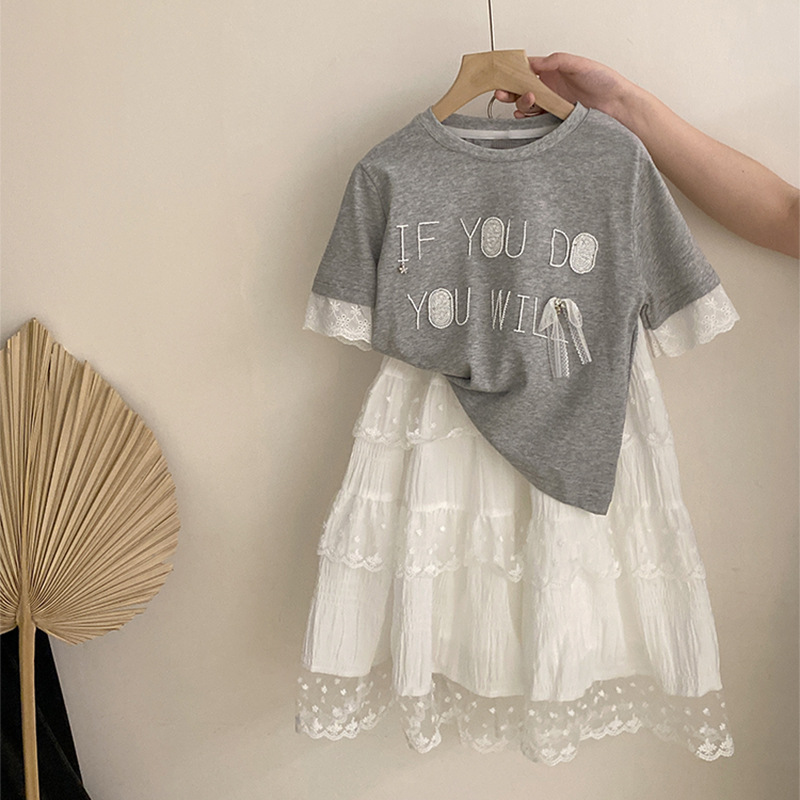 Baby Clothing Yarn - ชุดสูทเด็กหญิง 2025 ฤดูร้อนเด็กใหม่เสื้อผ้าเด็กผู้หญิงเกาหลีตัวอักษรลูกไม้แขนสั้นเสื้อยืดเส้นด้ายสุทธิกระโปรง 2 ชุด